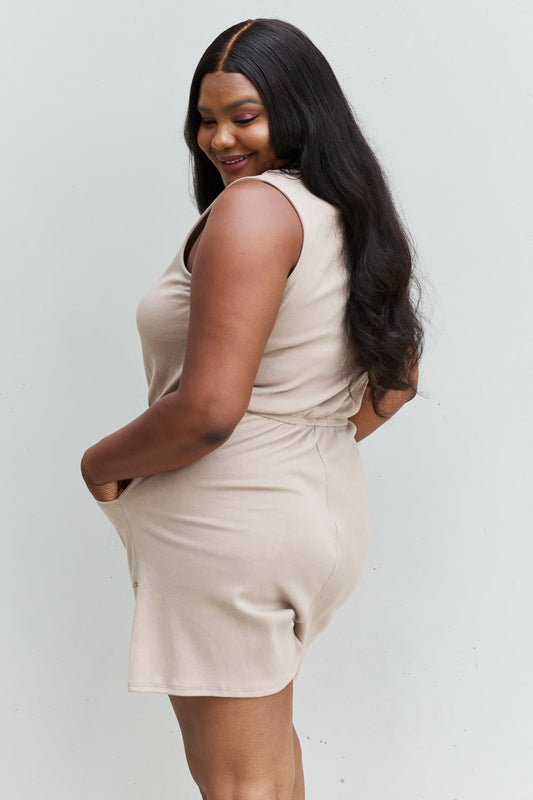 Zenana Forever Yours Barboteuse sans manches à col en V grande taille en sable