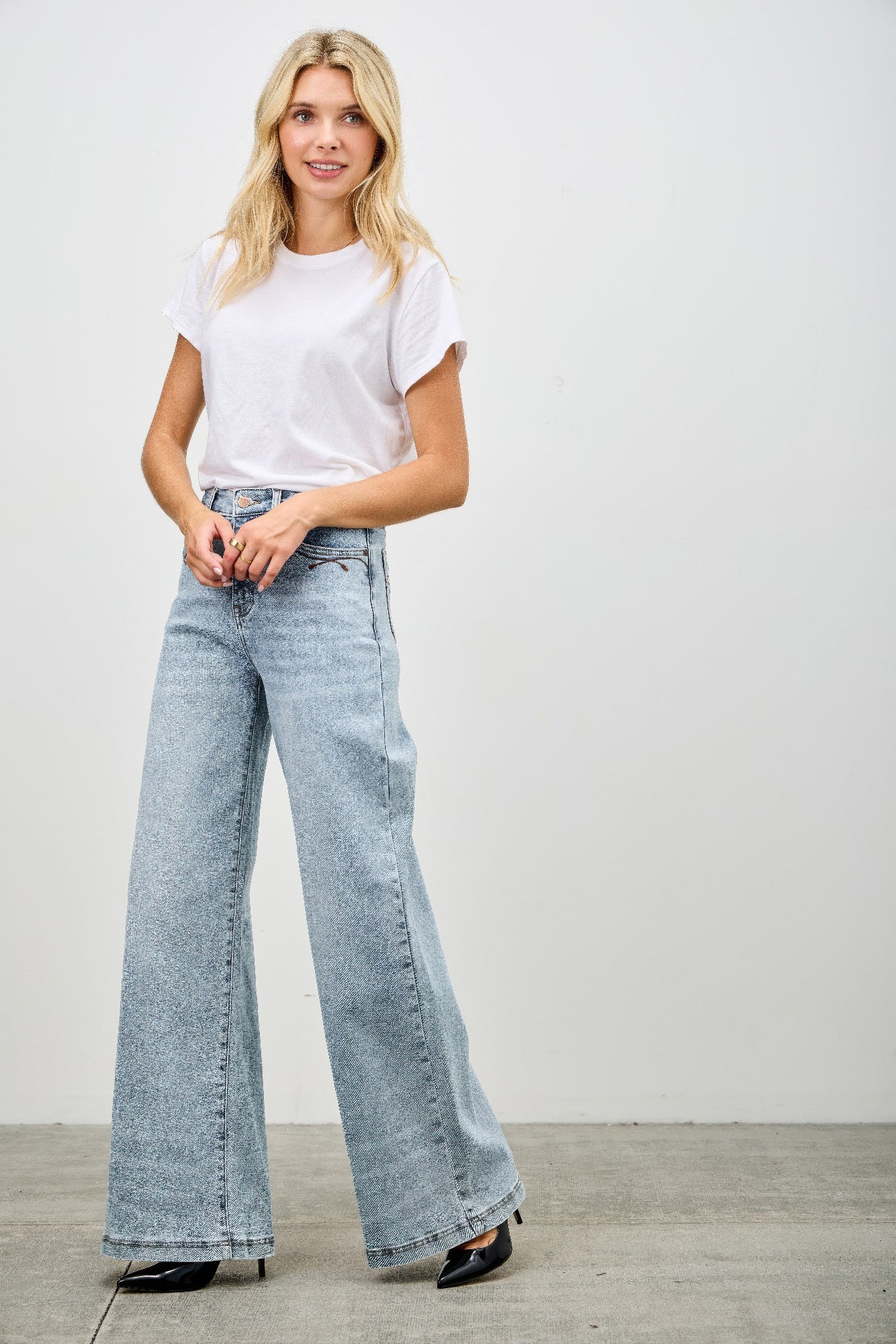 Women's High Rise Wide Leg Jeans