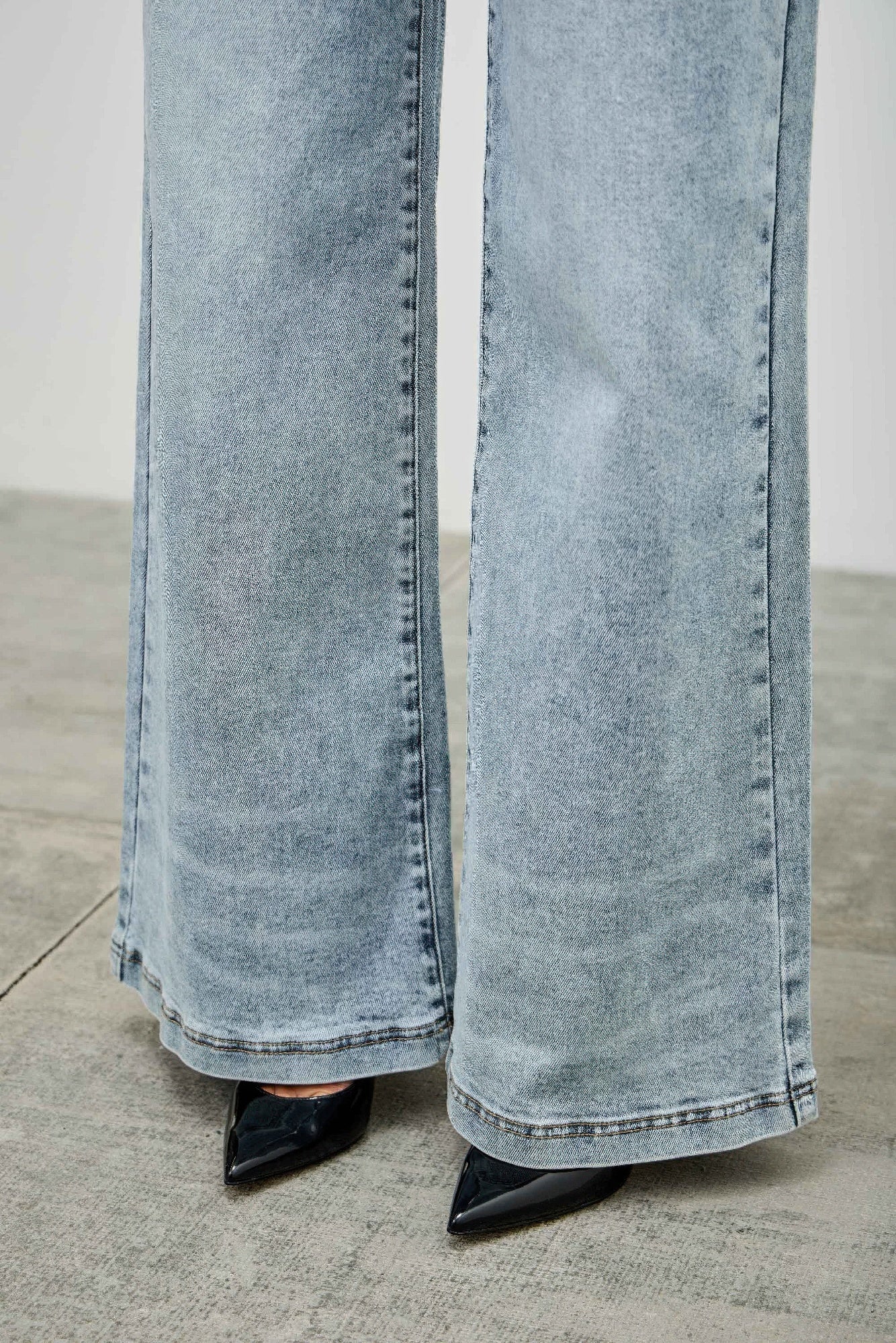 Women's High Rise Wide Leg Jeans